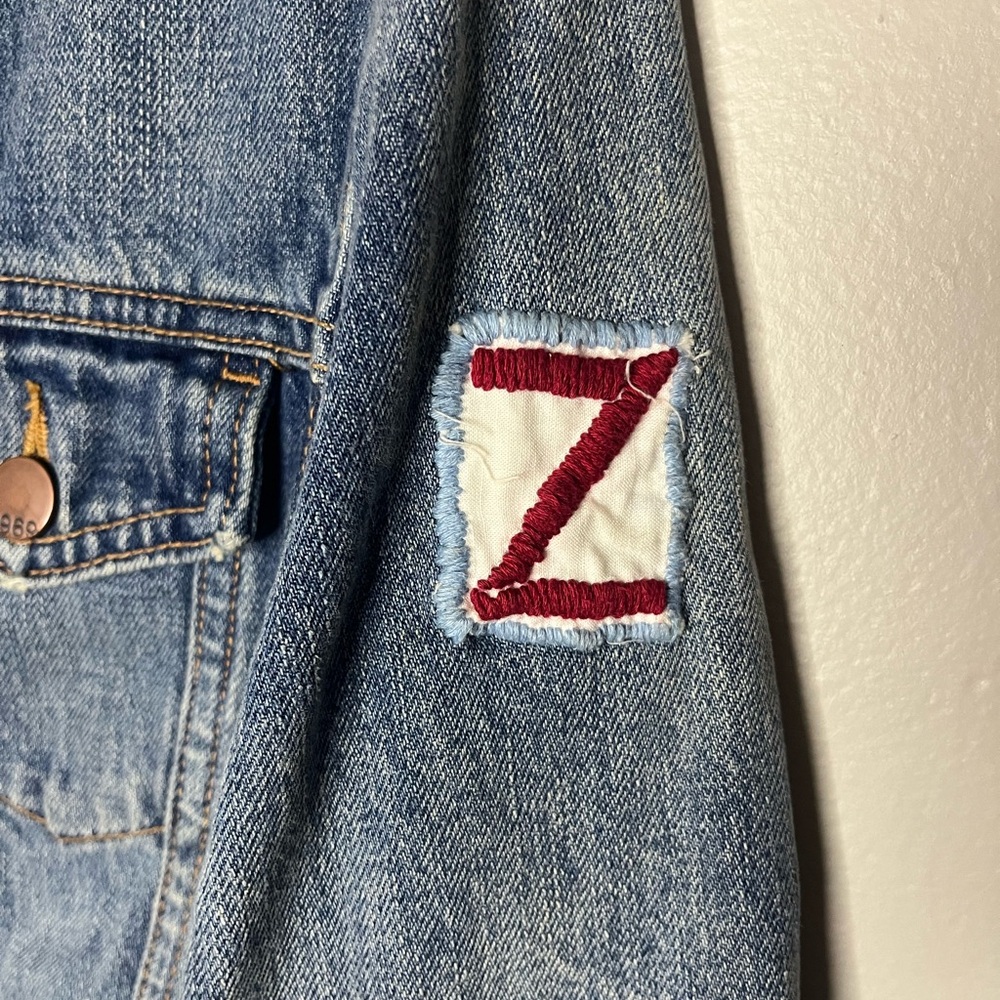 GAP 1969 Distressed Denim Trucker Jacket Unique Custom Patchwork Women’s Size XS - Picture 3 of 7